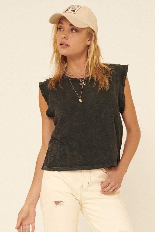 MUST HAVE TEE