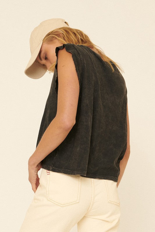 MUST HAVE TEE