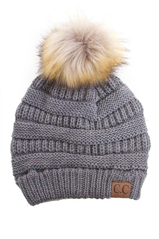 MAIN CHARACTER GREY POM BEANIE