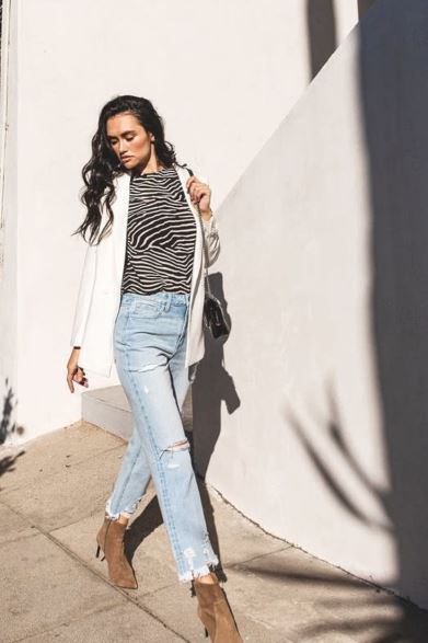 ON THE GO ‘LIGHT’ DISTRESSED BOYFRIEND JEANS